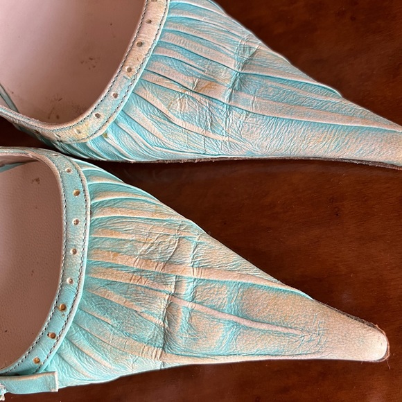 Pointed Toe Pump - Picture 3 of 7